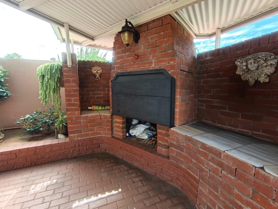 3 Bedroom Property for Sale in Fichardt Park Free State